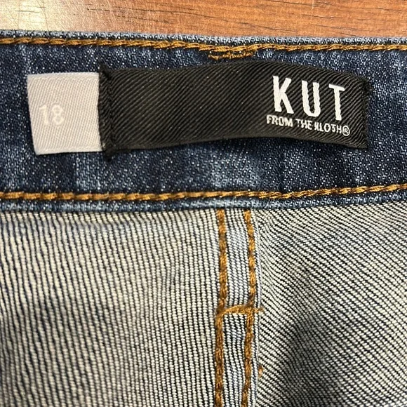 Catherine Boyfriend short stretch denim cuffed 2% spandex 6.5 inch inseam - Picture 3 of 9